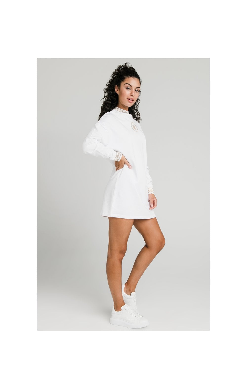 Laad de afbeelding in de Galerij viewer, SikSilk Luxury Sweatshirt Dress - White (4)