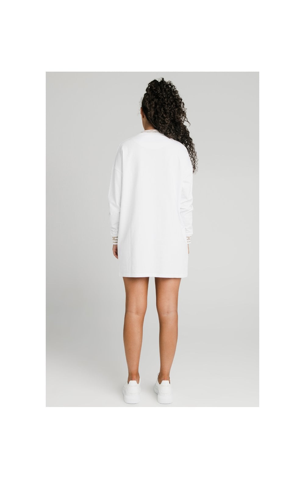 Laad de afbeelding in de Galerij viewer, SikSilk Luxury Sweatshirt Dress - White (6)