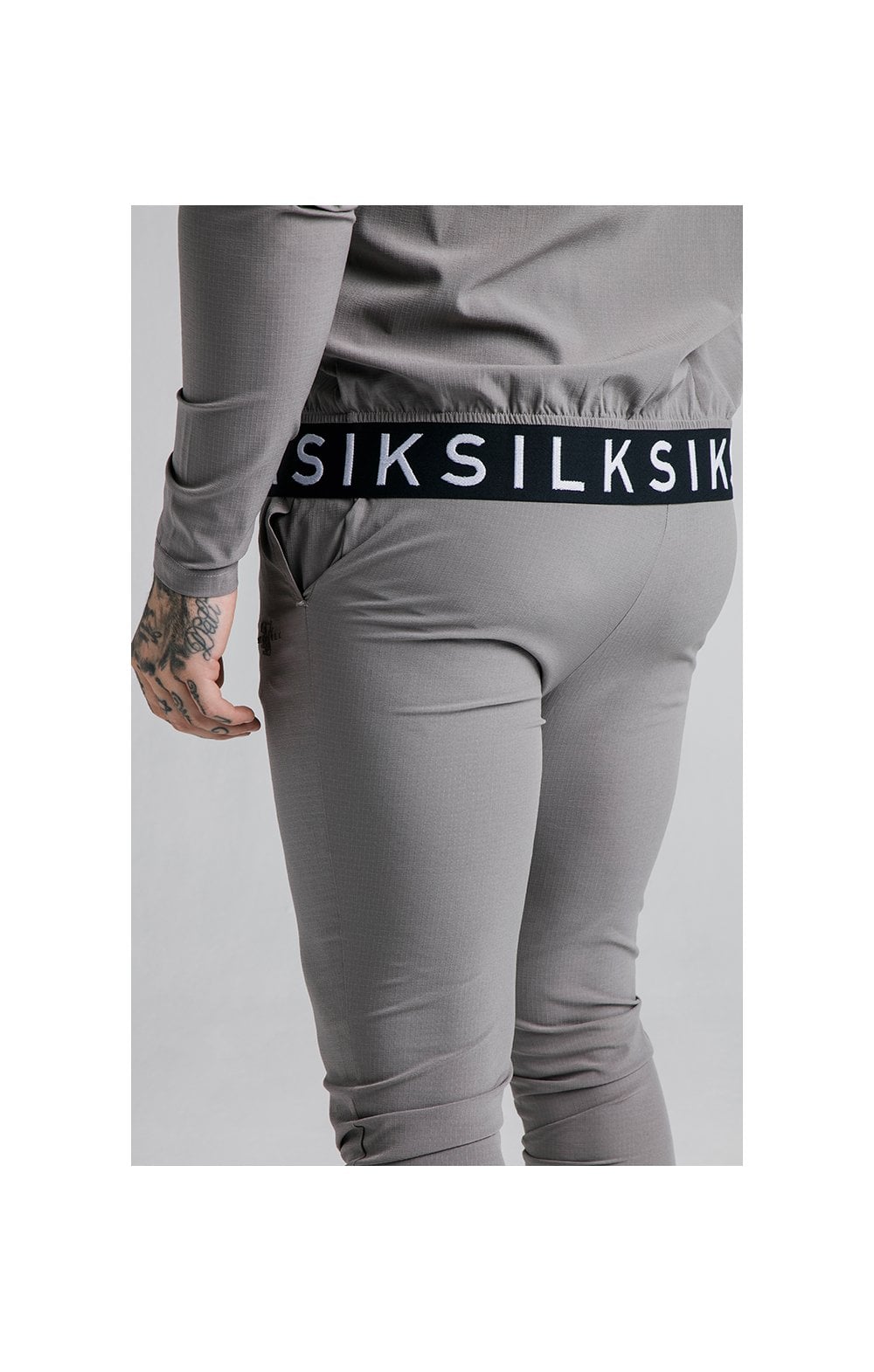Laad de afbeelding in de Galerij viewer, SikSilk Agility Poly Ripstop Track Pants - Grey (1)