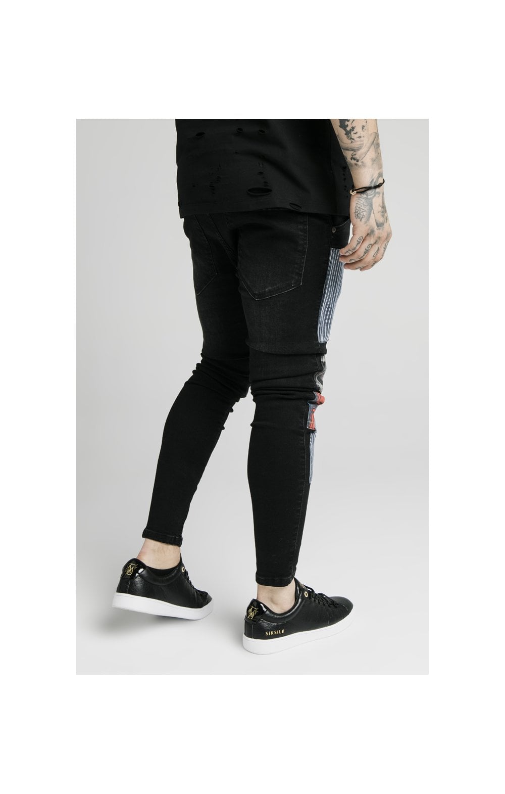 Laad de afbeelding in de Galerij viewer, SikSilk Low Rise Fusion Jeans – Washed Black (1)