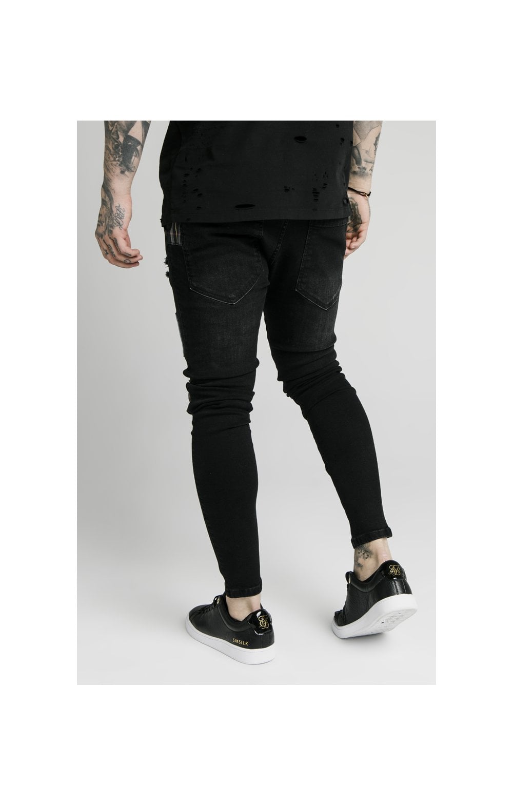 Laad de afbeelding in de Galerij viewer, SikSilk Low Rise Fusion Jeans – Washed Black (2)