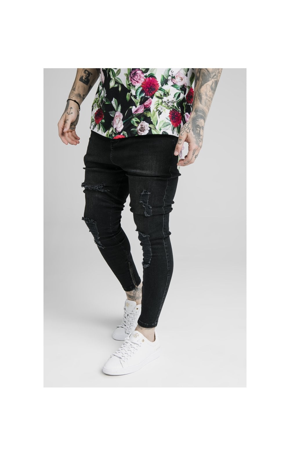 Laad de afbeelding in de Galerij viewer, SikSilk Drop Crotch Jeans - Black &amp; Floral Pixel