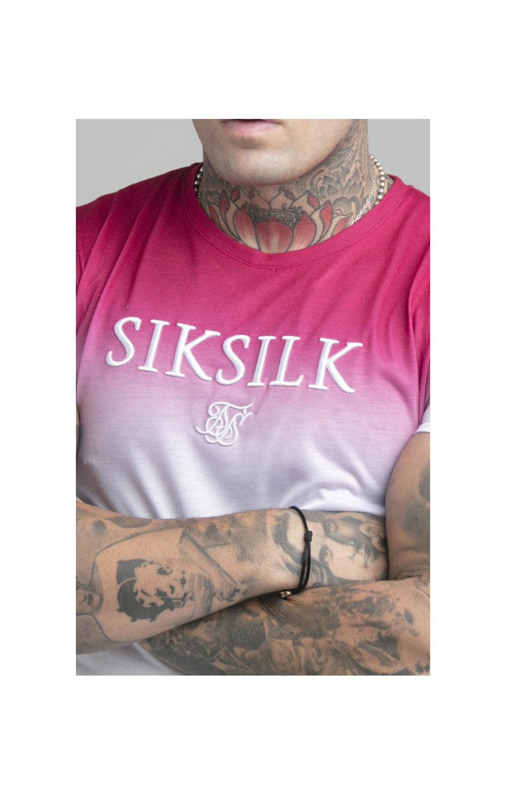 Laad de afbeelding in de Galerij viewer, Pink Embroidered Muscle Fit T-Shirt (1)