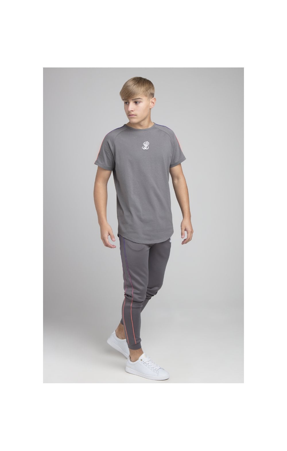 Laad de afbeelding in de Galerij viewer, Boys Illusive Grey Raglan T-Shirt (3)