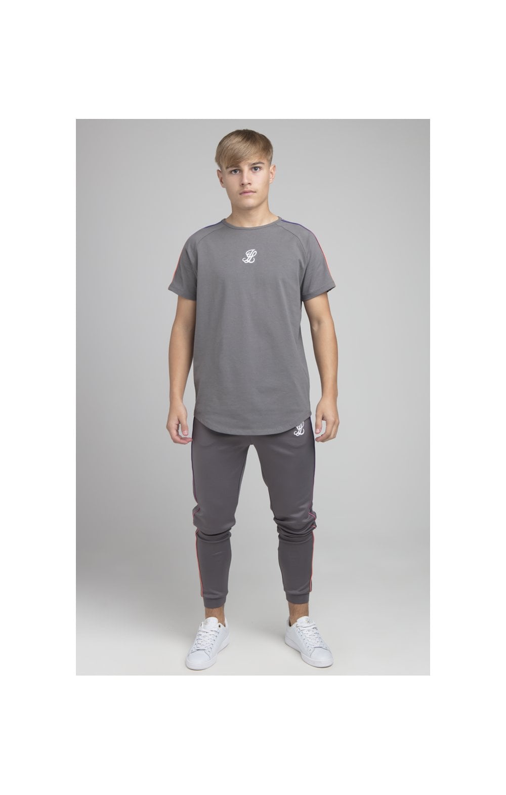 Laad de afbeelding in de Galerij viewer, Boys Illusive Grey Raglan T-Shirt (4)