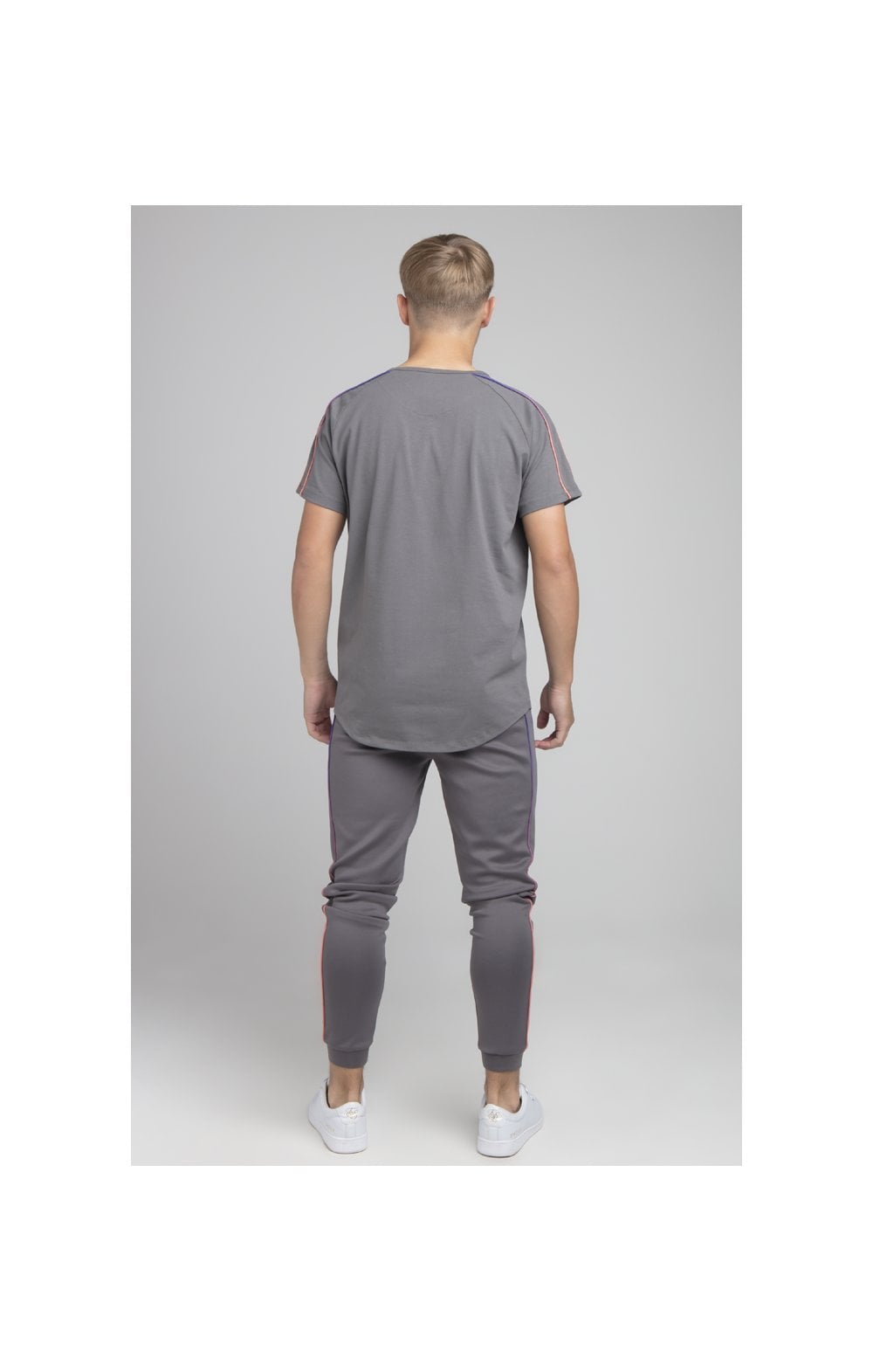 Laad de afbeelding in de Galerij viewer, Boys Illusive Grey Raglan T-Shirt (5)