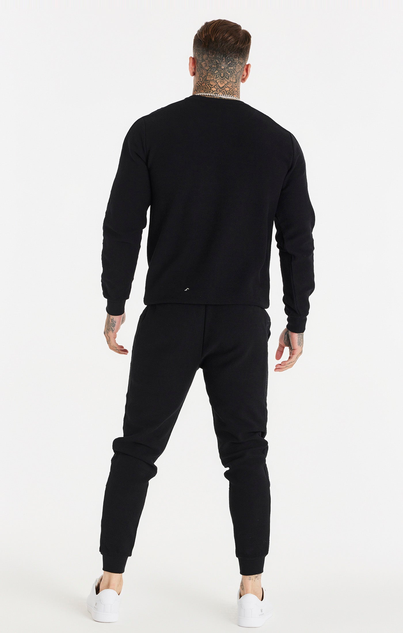 Laad de afbeelding in de Galerij viewer, Black Embroidered Sweatshirt (4)