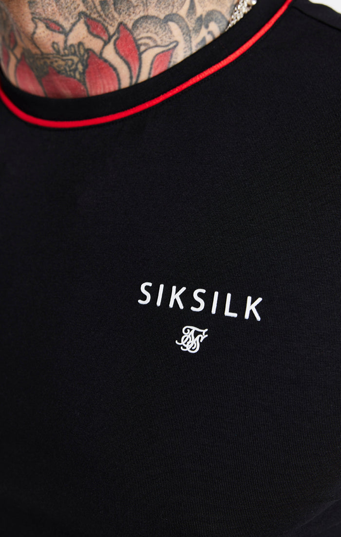 Laad de afbeelding in de Galerij viewer, Camiseta de deporte SikSilk de manga corta con bordados - Negro (2)