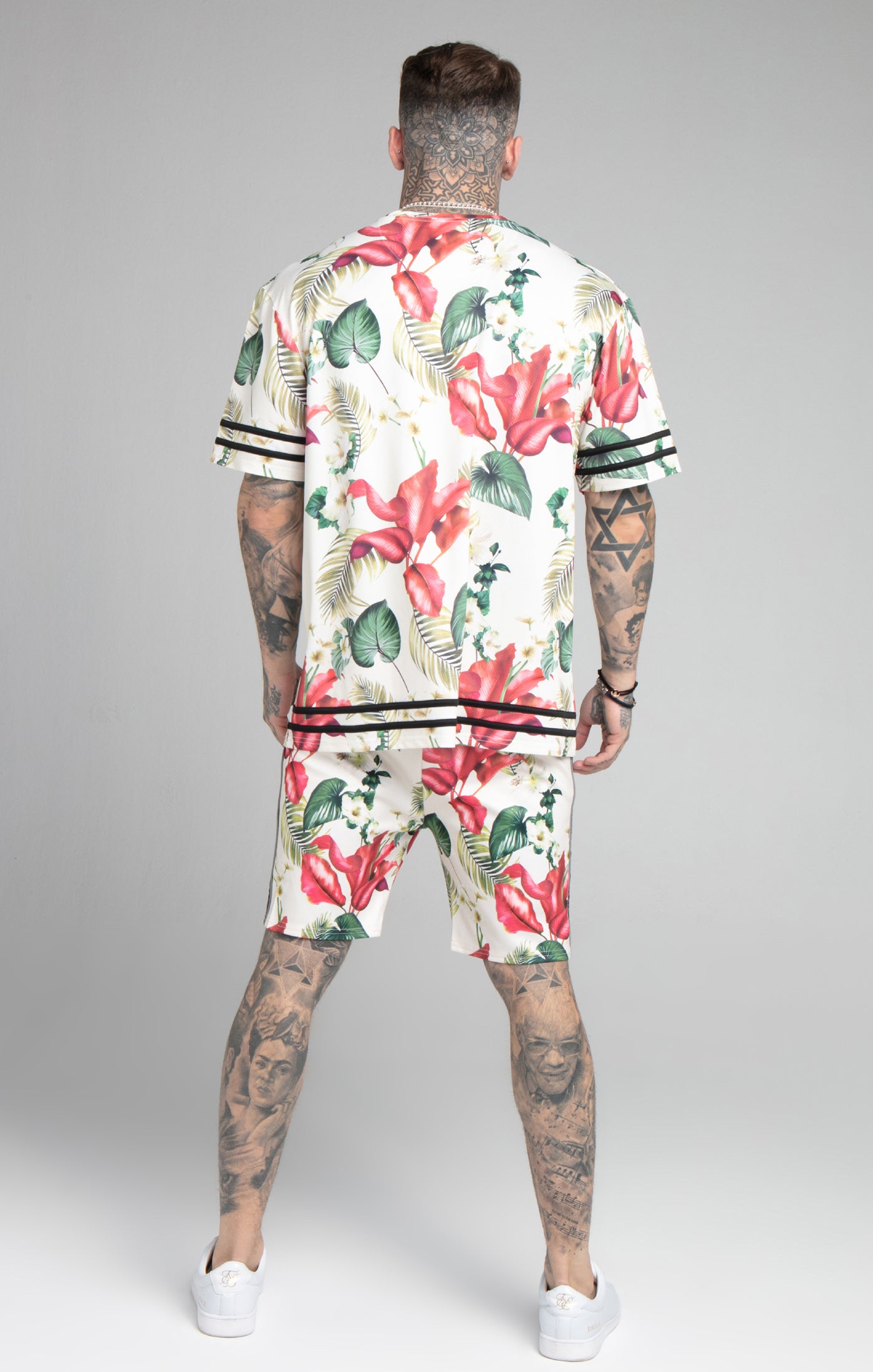 Laad de afbeelding in de Galerij viewer, Ecru Tropical Oversized T-Shirt (4)