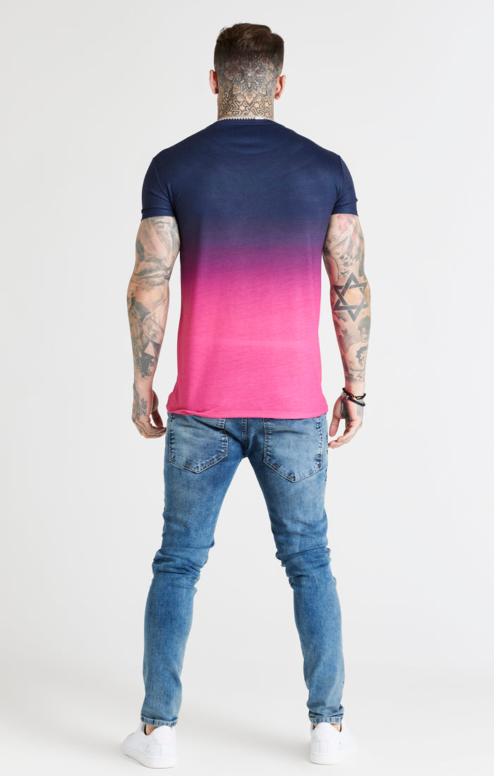 Laad de afbeelding in de Galerij viewer, Camiseta SikSilk con degradado y dobladillo recto - Azul marino y rosa (4)