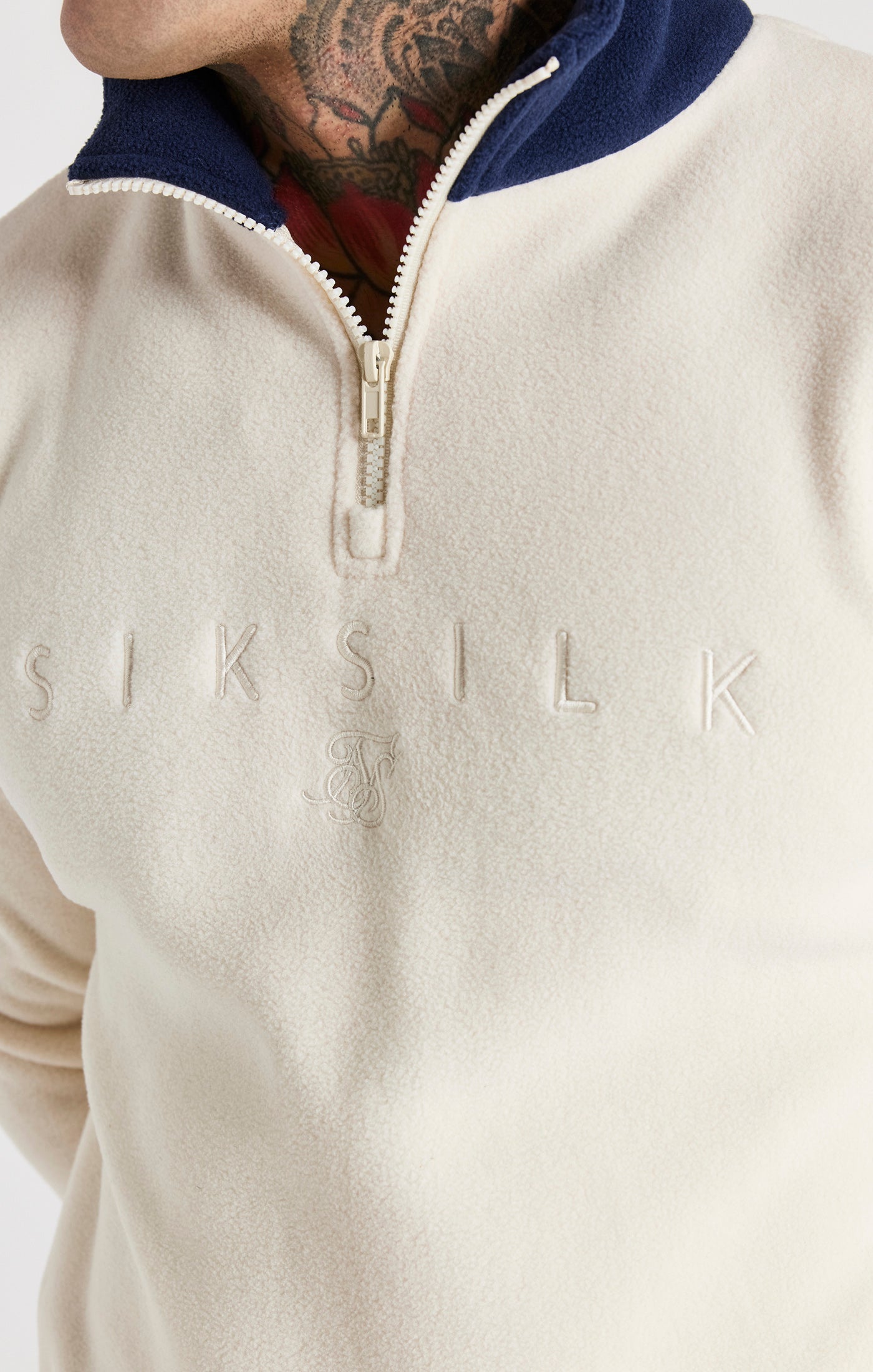 Laad de afbeelding in de Galerij viewer, Jersey polar híbrido SikSilk con cuello embudo - Crudo (1)