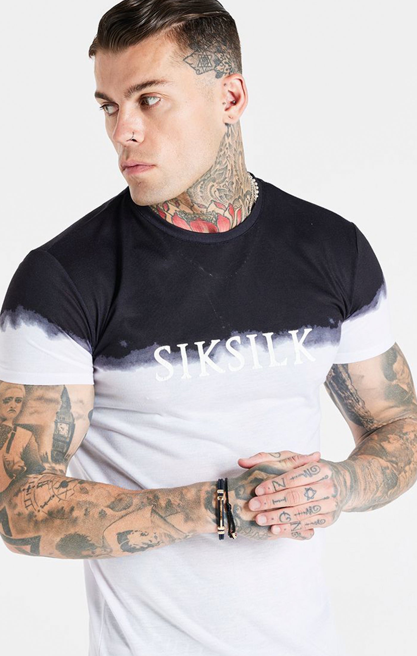 Laad de afbeelding in de Galerij viewer, Camiseta SikSilk con degradado dip-dye - Blanco y negro