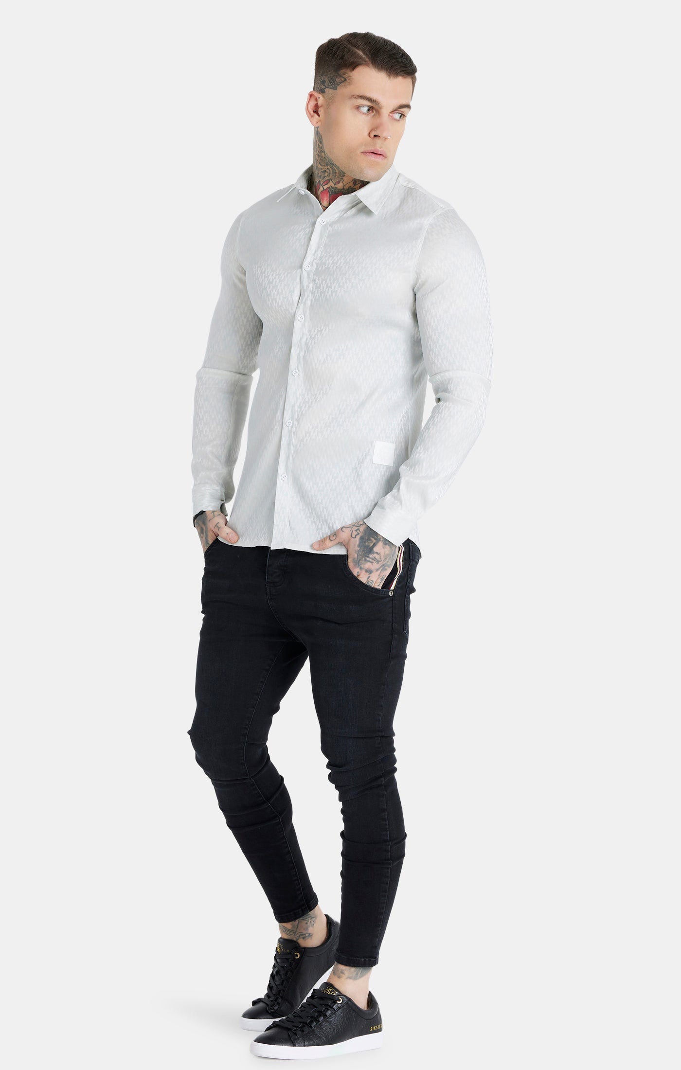 Laad de afbeelding in de Galerij viewer, Camisa Messi X SikSilk con monograma - Blanco (2)