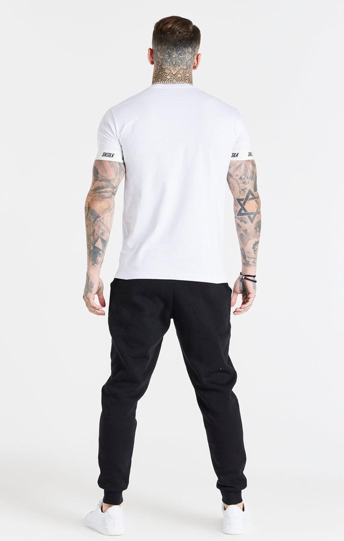 Laad de afbeelding in de Galerij viewer, Camiseta técnica SikSilk con dobladillo recto - Blanco (4)