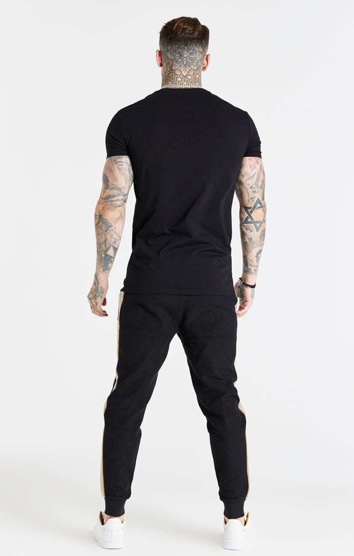 Laad de afbeelding in de Galerij viewer, Black Cover Stitch Muscle Fit T-Shirt (4)