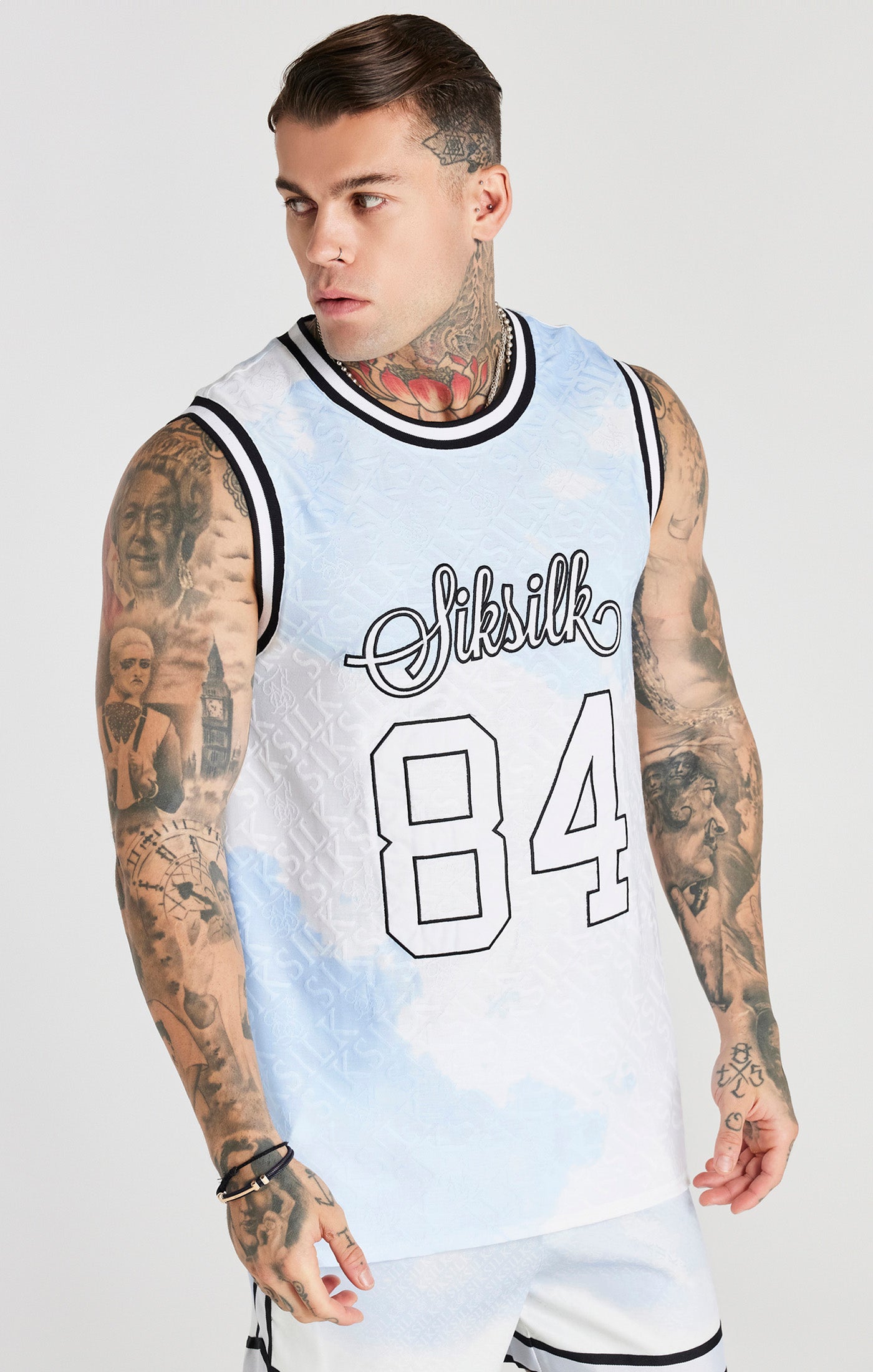 Laad de afbeelding in de Galerij viewer, Camiseta de baloncesto SikSilk con estampado completo de jacquard - Blanco y azul
