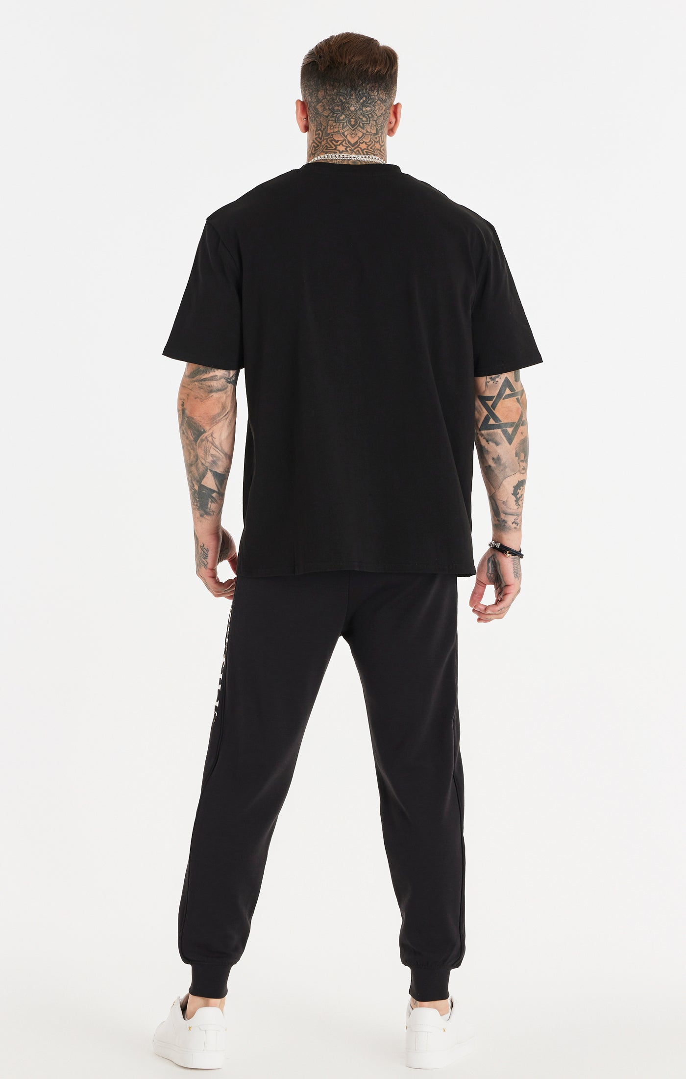 Laad de afbeelding in de Galerij viewer, Camiseta Oversize con Inscripción Doble Negra (4)