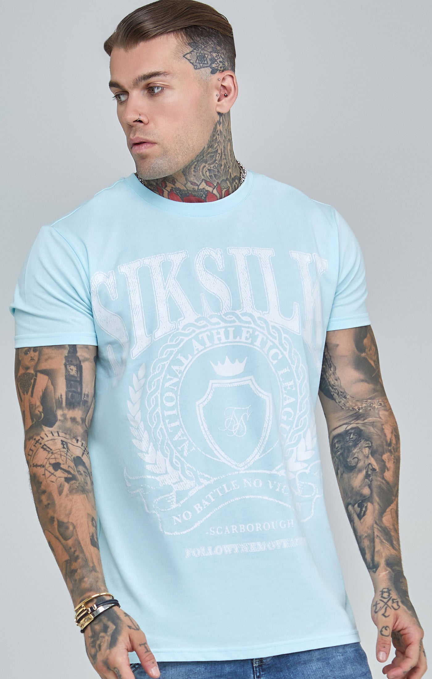 Laad de afbeelding in de Galerij viewer, Camiseta universitaria SikSilk de corte cuadrado - Azul