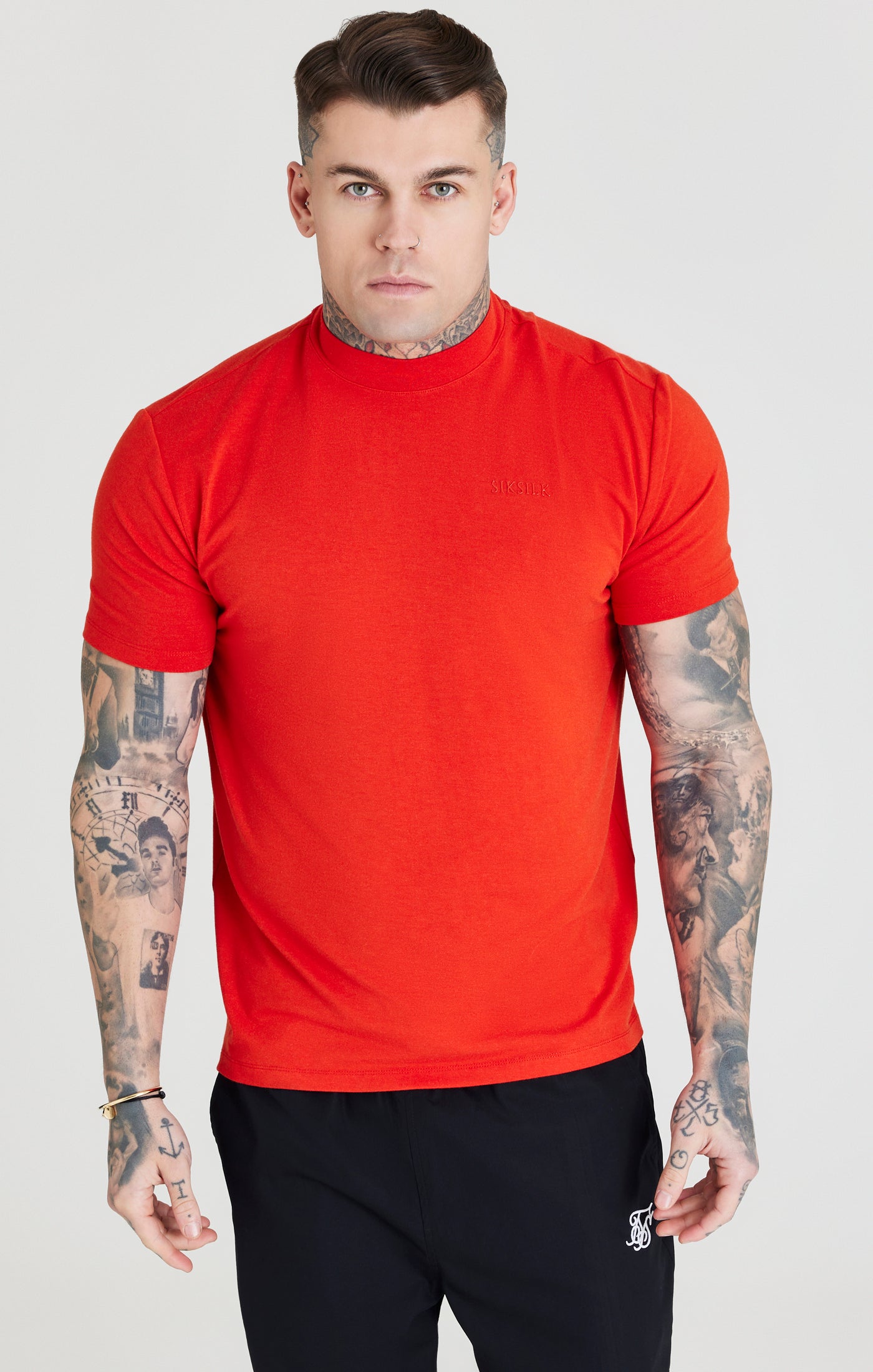 Laad de afbeelding in de Galerij viewer, Camiseta Muscle Fit de Viscosa con Cuello Alto Roja