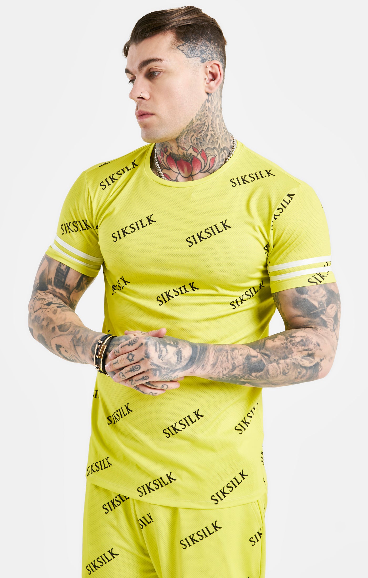Laad de afbeelding in de Galerij viewer, Yellow Logo Muscle Fit T-Shirt And Short Set (3)