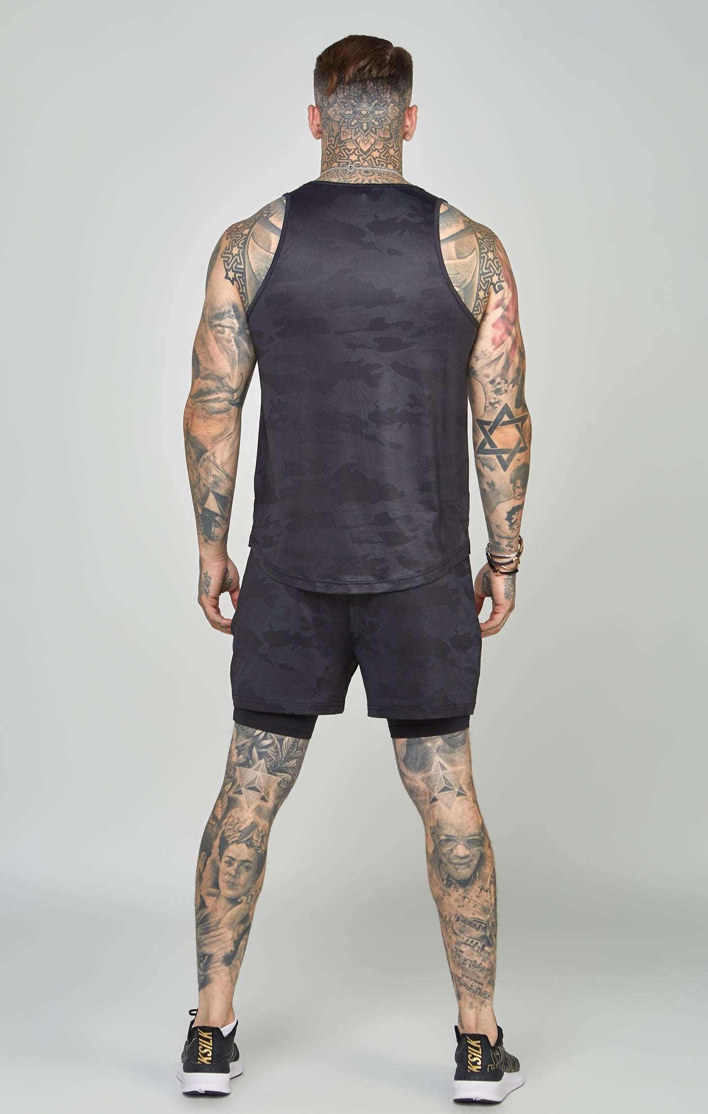 Laad de afbeelding in de Galerij viewer, Camo Sports Curved Hem Muscle Fit Vest (4)