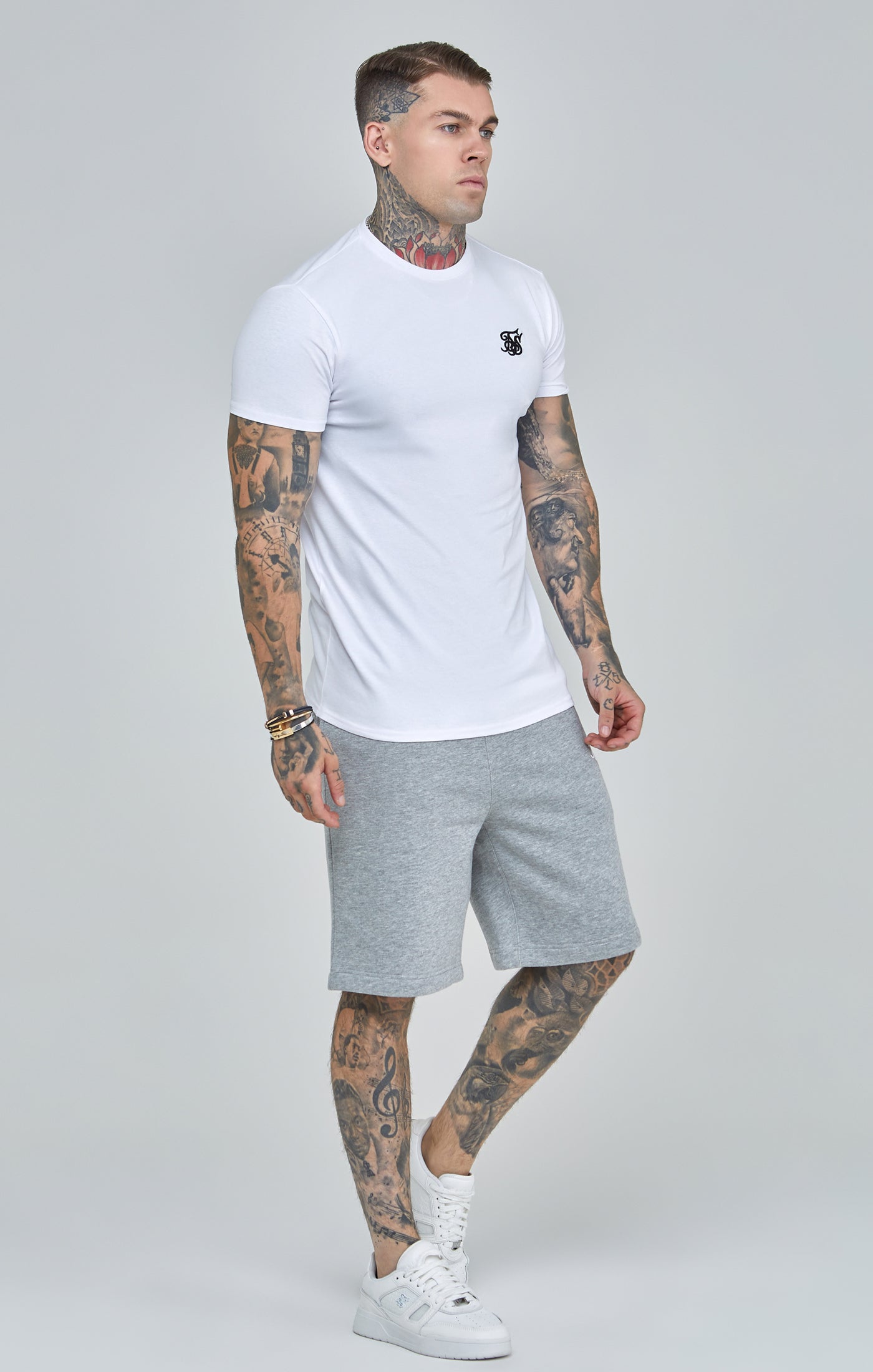 Laad de afbeelding in de Galerij viewer, White Essential Short Sleeve Muscle Fit T-Shirt (3)