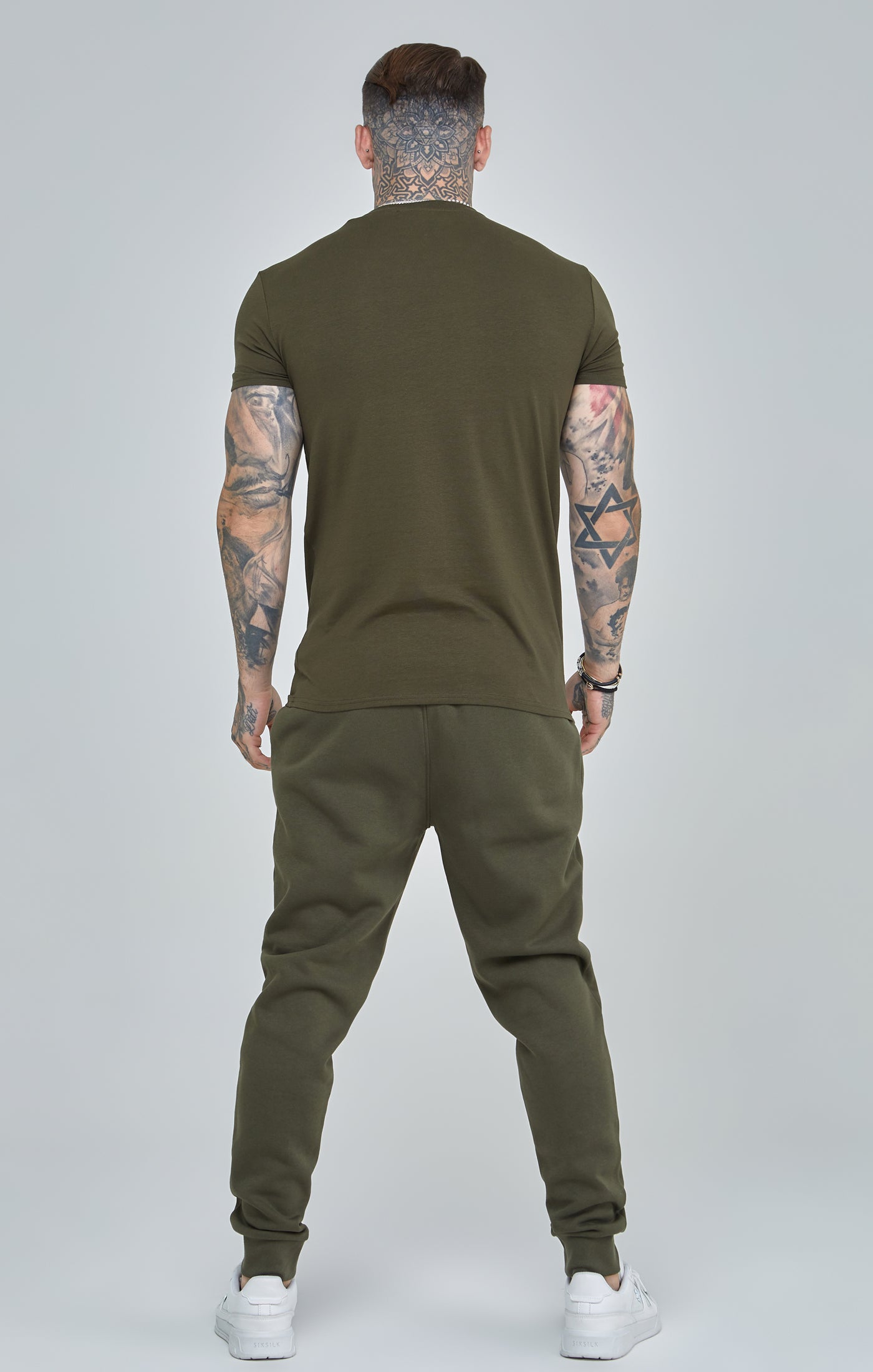 Laad de afbeelding in de Galerij viewer, Khaki Essential Short Sleeve Muscle Fit T-Shirt (4)
