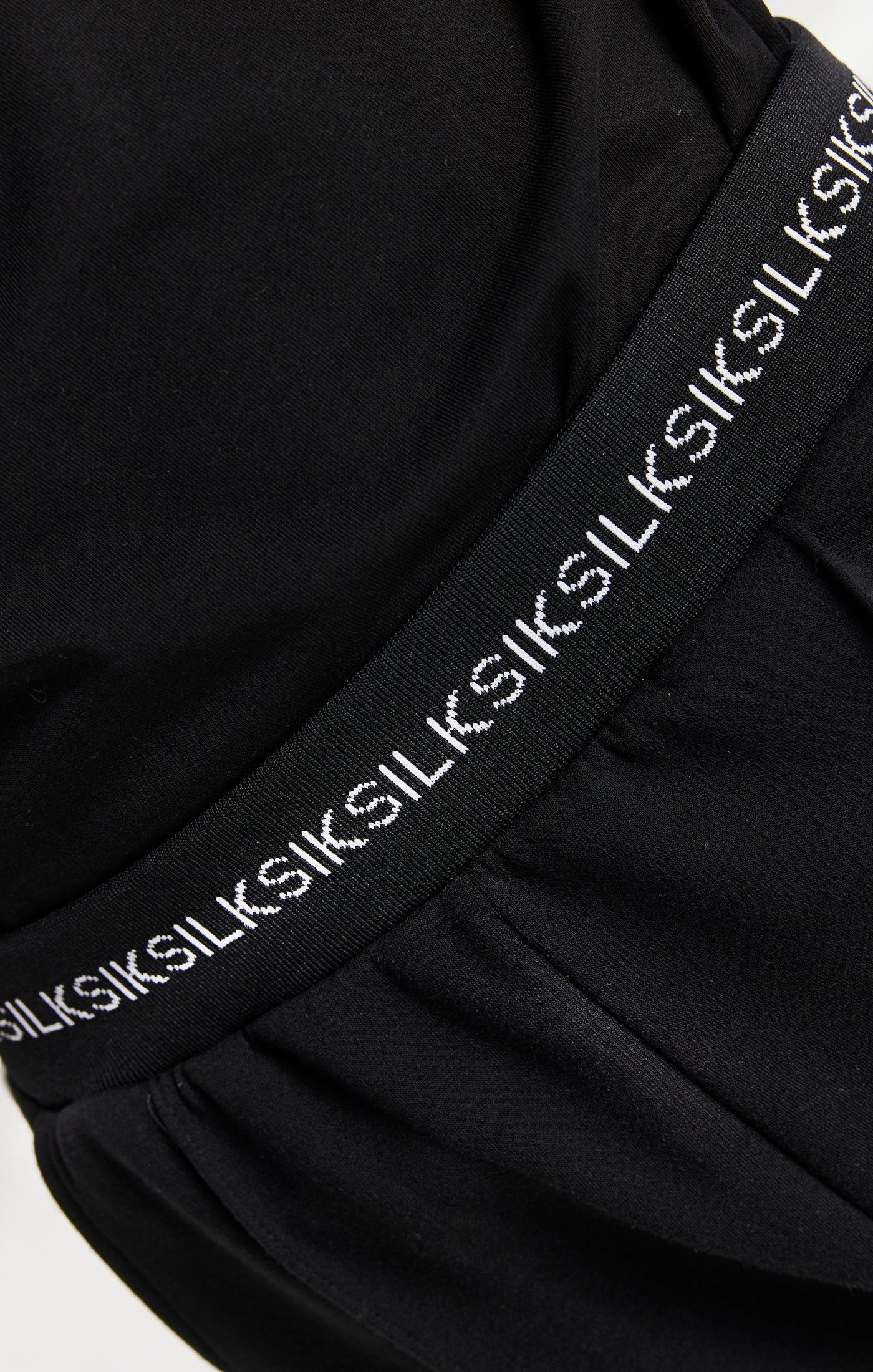 Laad de afbeelding in de Galerij viewer, SikSilk Mono Imperial Pleated Pants - Black (5)