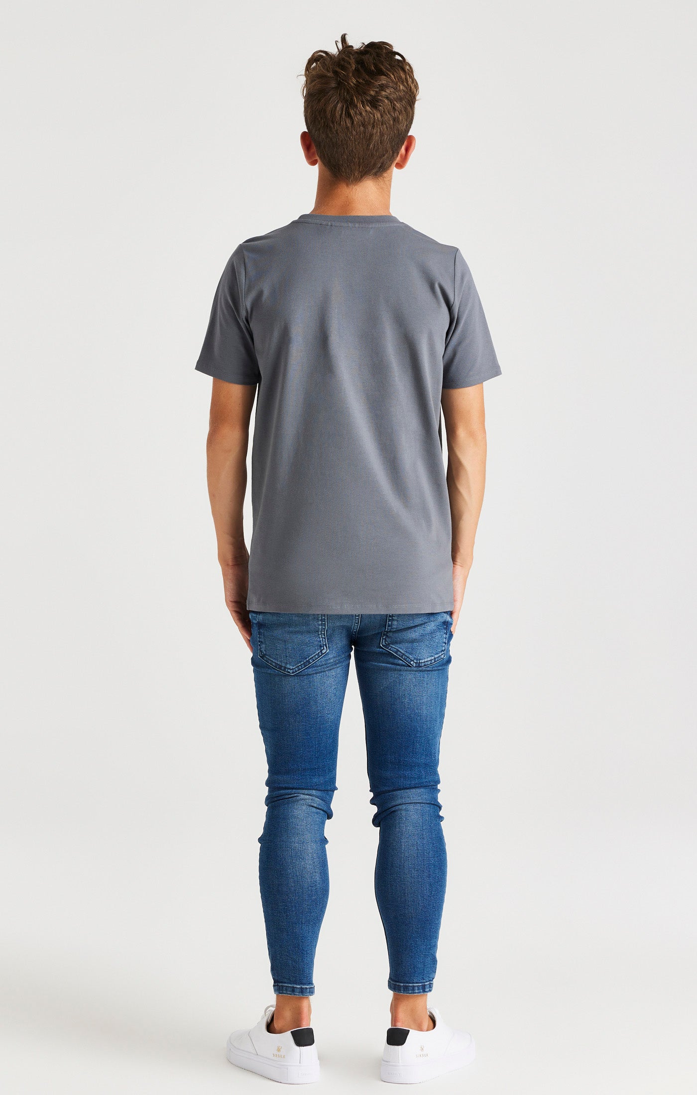 Laad de afbeelding in de Galerij viewer, Camiseta SikSilk con la marca - Gris (3)